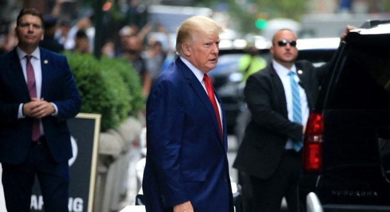 trump-diz-que-agentes-do-fbi-abriram-armarios-da-sua-esposa-durante-busca